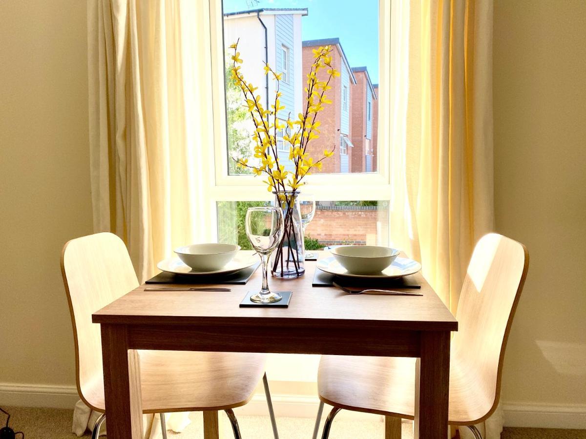 Superior Two-bed With Free Parking, Cv1